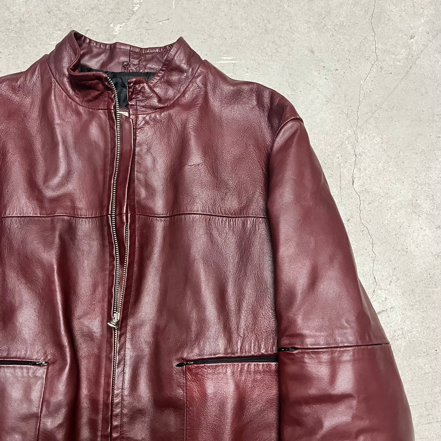 rote Lederjacke