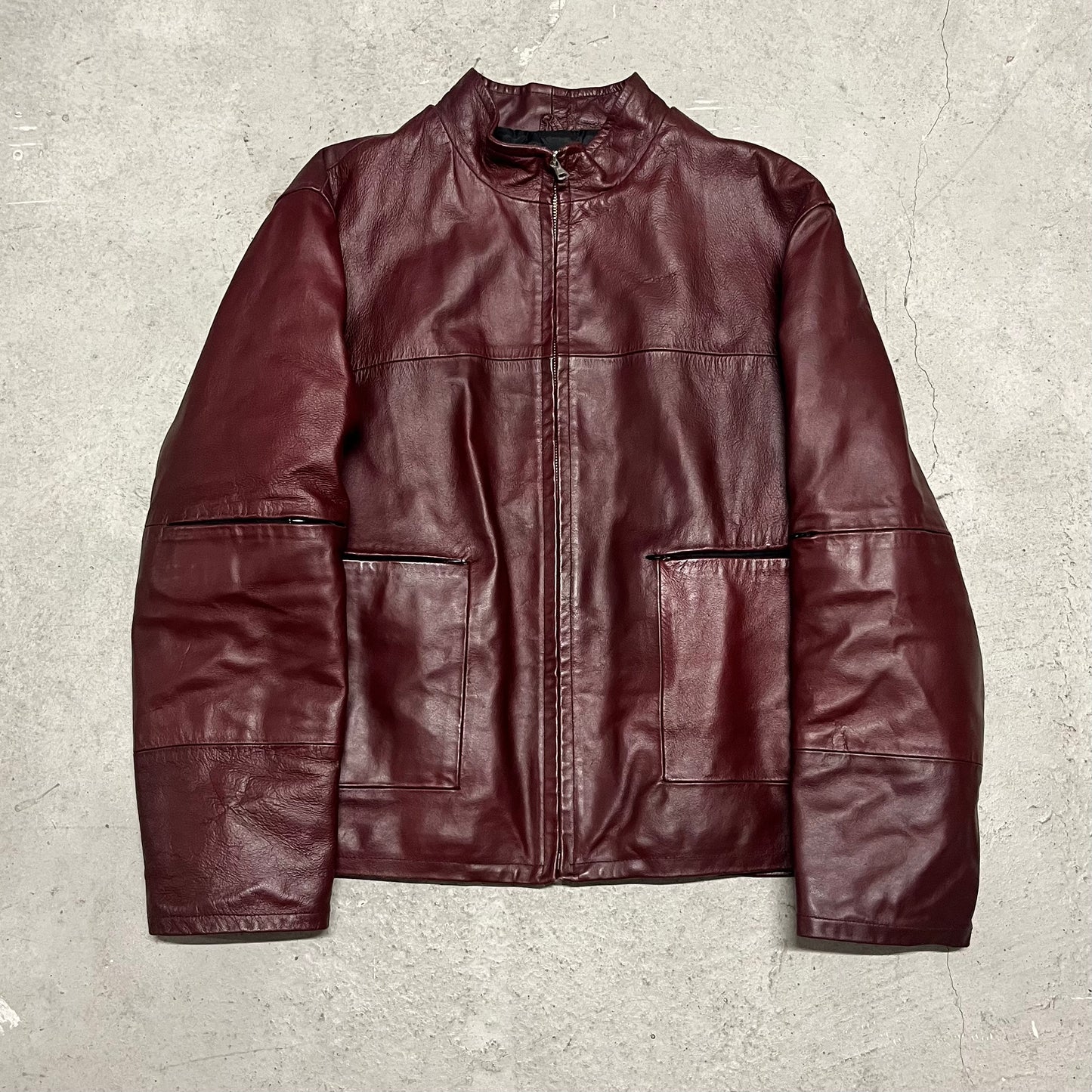rote Lederjacke