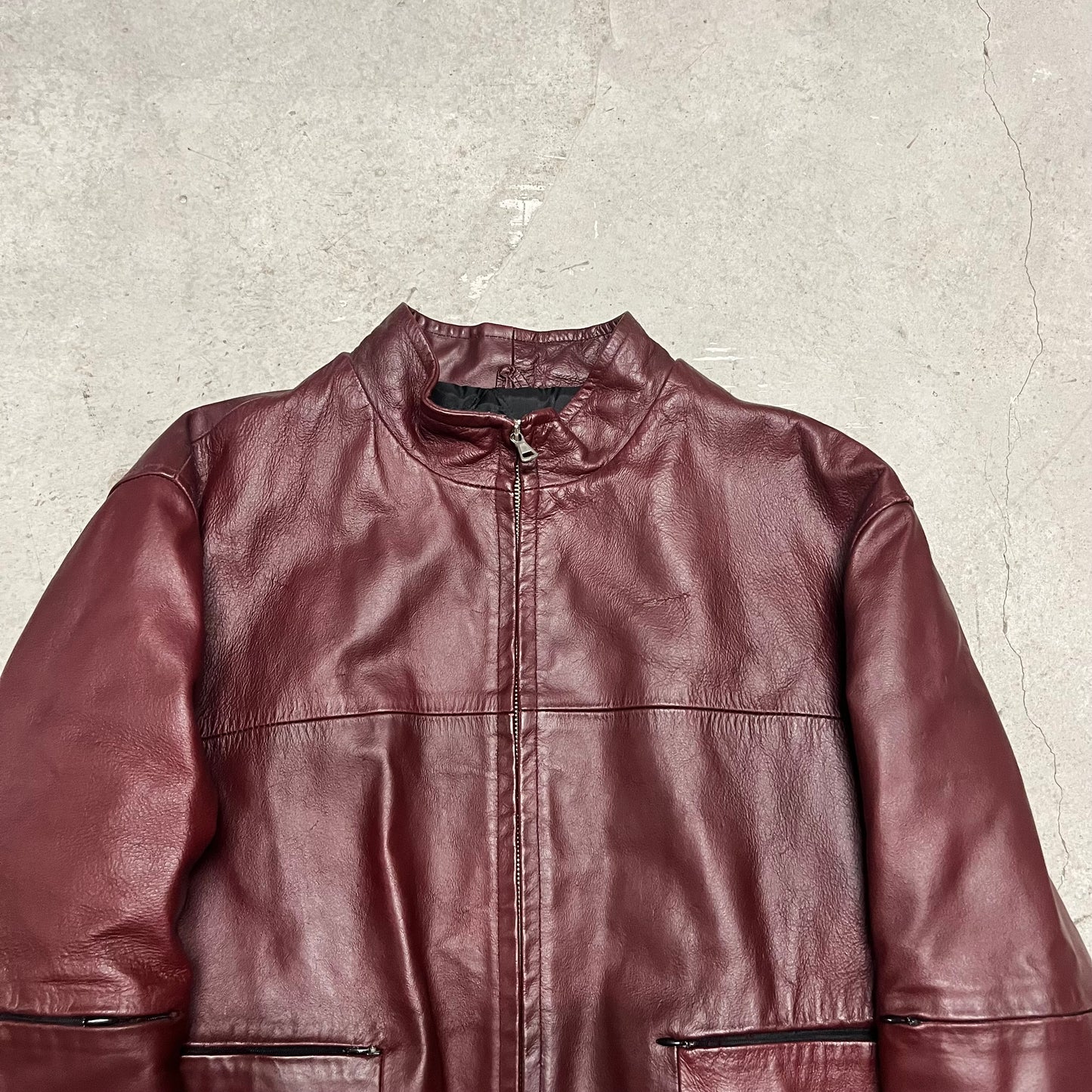rote Lederjacke