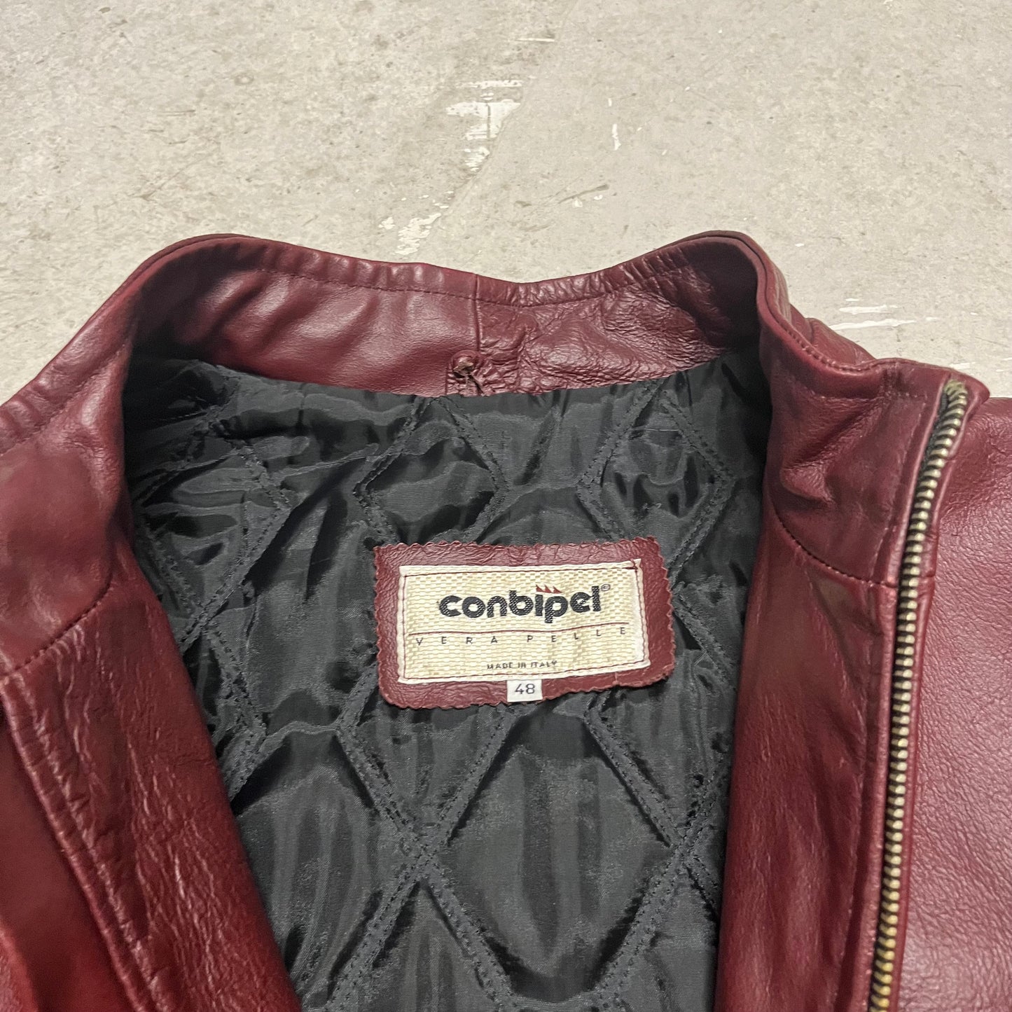 rote Lederjacke
