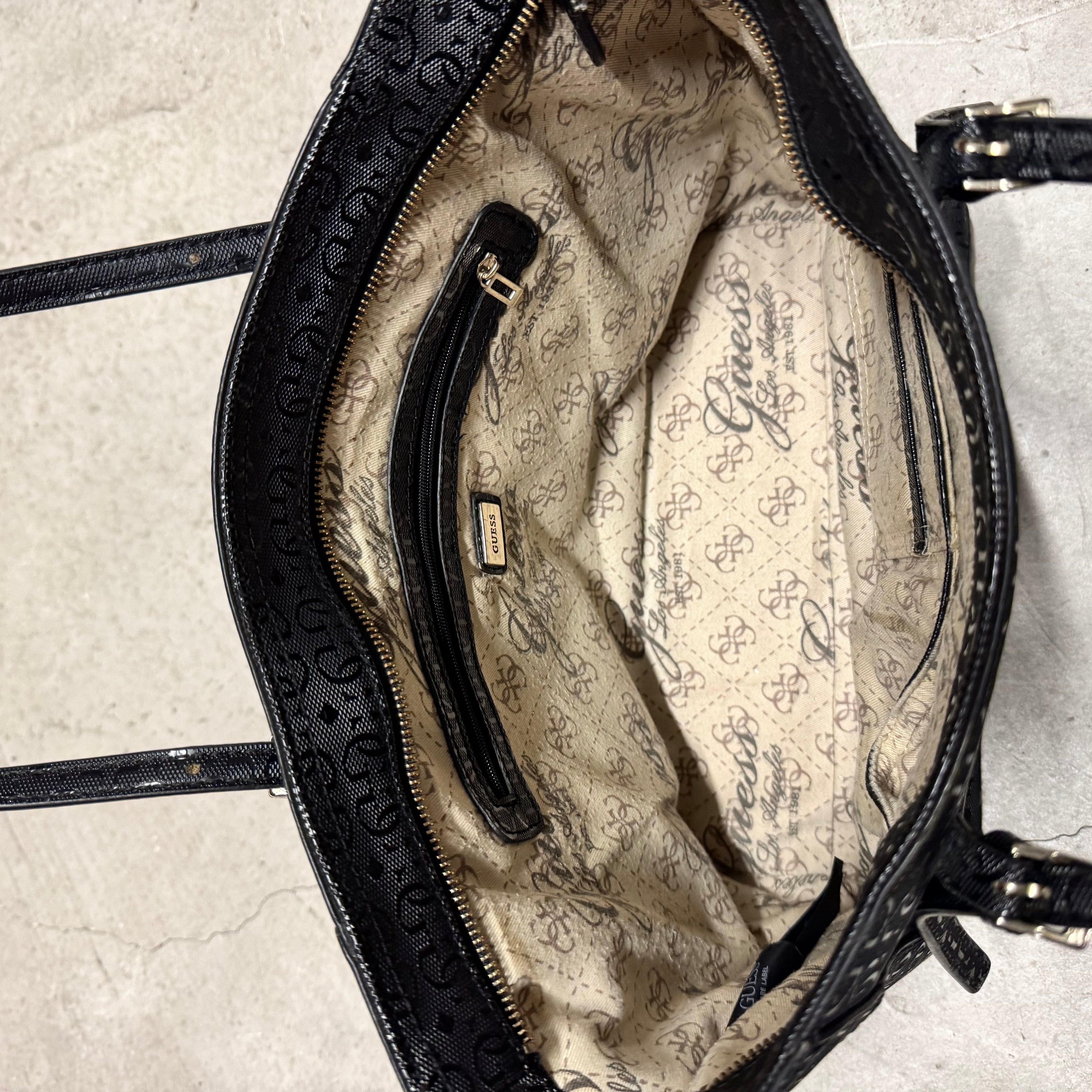 Guess Handtasche Schwarz Vintage Logo-Muster 25x39cm