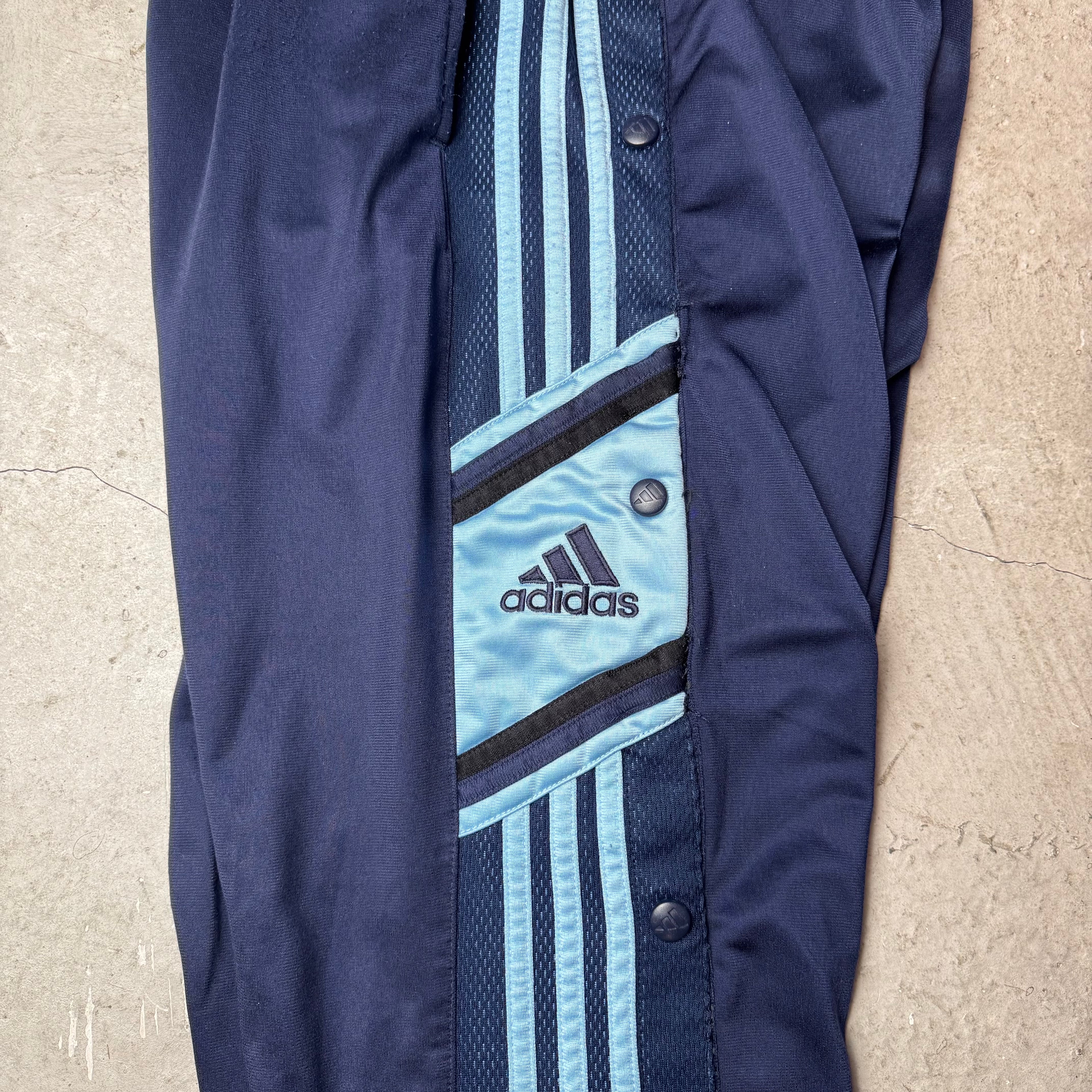 Vintage Adidas Trackpants M mit seitlichen Druckknöpfen
